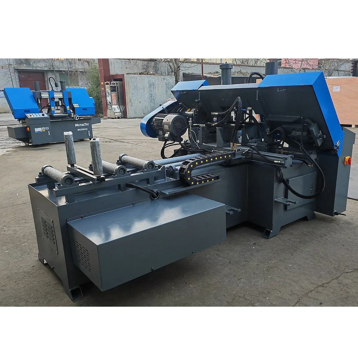 Автоматический ленточнопильный станок по металлу c поворотом до 60° MetalTec BS 300 ZAФото 4293-04.jpg