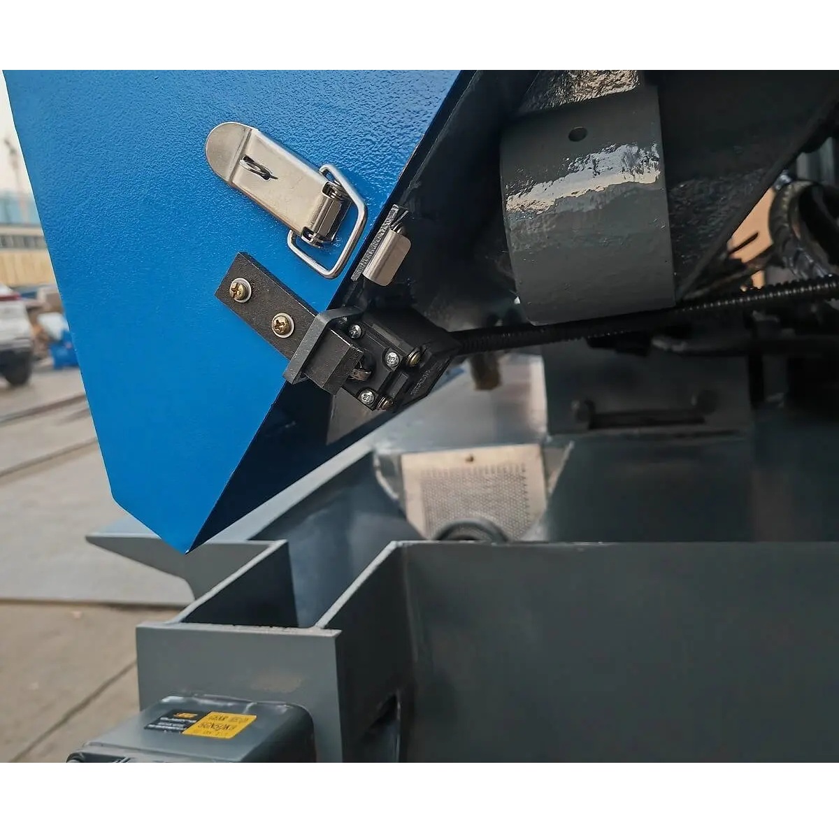 Автоматический двухколонный ленточнопильный станок по металлу MetalTec BS 350 CАФото 4298-06.jpg