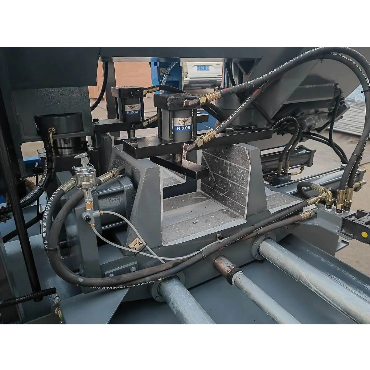 Автоматический двухколонный ленточнопильный станок по металлу MetalTec BS 400 CАФото 4299-08.jpg